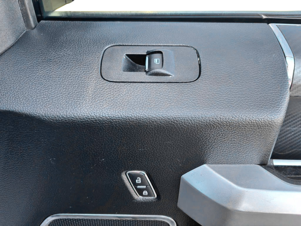 Used 2018 Ford F150 Lariat w/ Equipment Group 502A Luxury AWD/4WD image 32