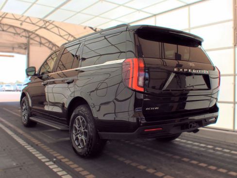 Used 2025 Ford Expedition Active AWD/4WD image 3
