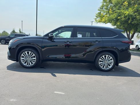 New 2026 Toyota Highlander Platinum AWD/4WD image 4