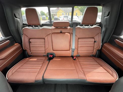 Used 2024 GMC Sierra 2500 Denali Ultimate w/ Max Trailering Package AWD/4WD image 32