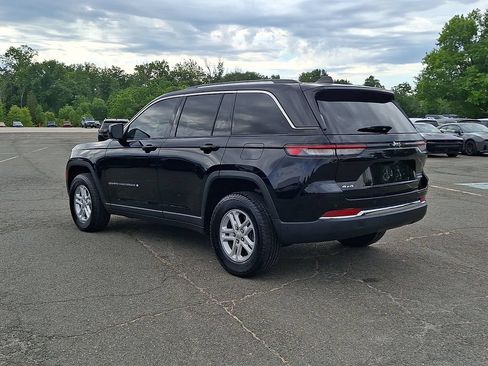 Used 2023 Jeep Grand Cherokee Laredo AWD/4WD image 7