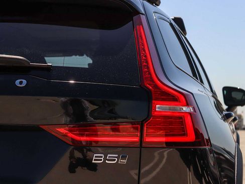 Used 2023 Volvo V60 B5 Cross Country Plus AWD/4WD image 10