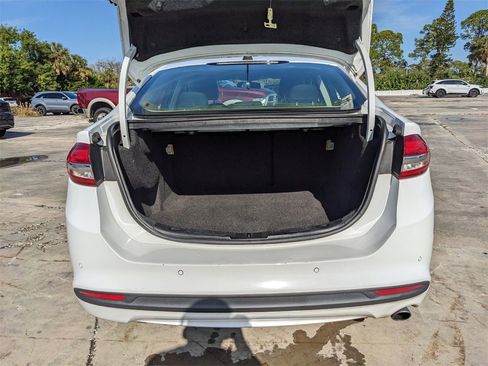 Used 2018 Ford Fusion SE w/ Fusion SE Technology Package image 14