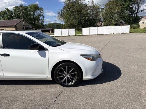 Used 2015 Toyota Camry XSE w/ Moonroof Package FWD image 2