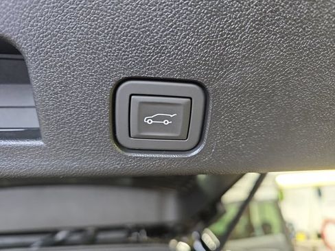 New 2026 Chevrolet Traverse LT w/ Driver Confidence Package AWD/4WD image 15