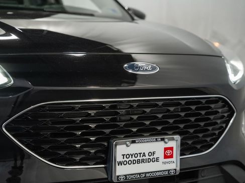 Used 2020 Ford Escape Titanium AWD/4WD image 12