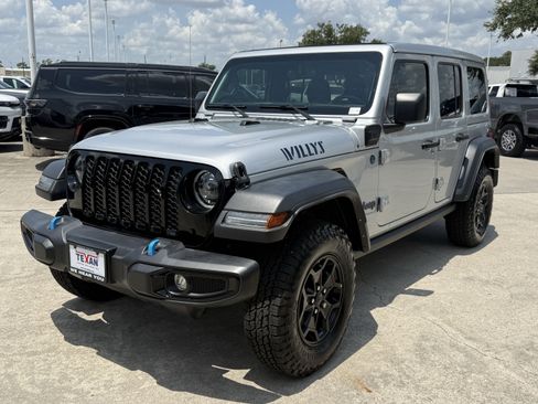 Used 2023 Jeep Wrangler Unlimited w/ Sun & Screen Package AWD/4WD image 10