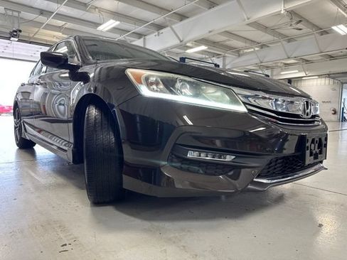 Used 2017 Honda Accord Sport Special Edition image 30