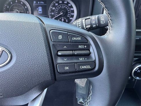 Used 2022 Hyundai Venue SEL w/ Cargo Package image 19