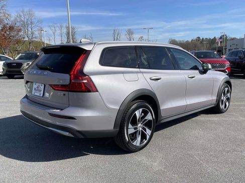 Certified 2026 Volvo V60 B5 Cross Country Plus w/ Protection Package Premier image 28