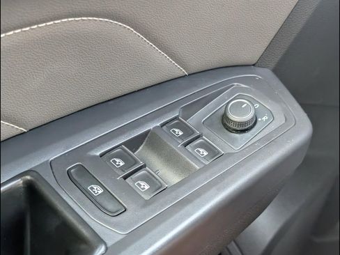 Used 2021 Volkswagen Atlas Cross Sport SE w/ Panoramic Sunroof Package image 11