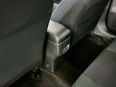 Used 2025 Nissan Versa SV FWD image 27