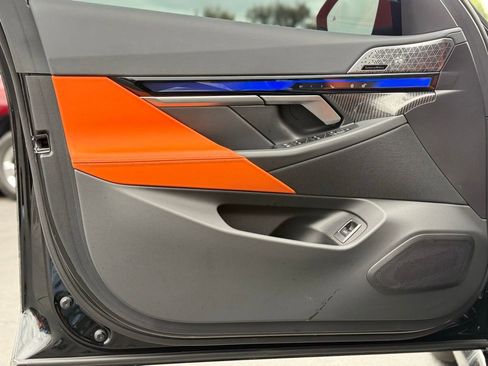 Used 2025 BMW M5 w/ Executive Package image 17