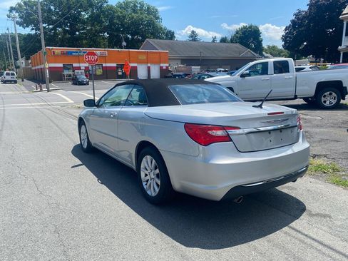 Used 2011 Chrysler 200 Touring FWD image 11