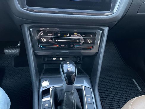 Used 2024 Volkswagen Tiguan SE image 25
