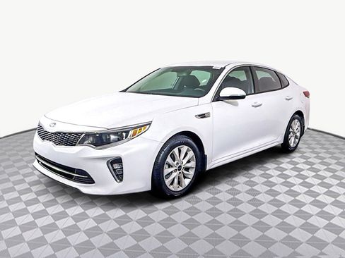 Used 2018 Kia Optima S image 4