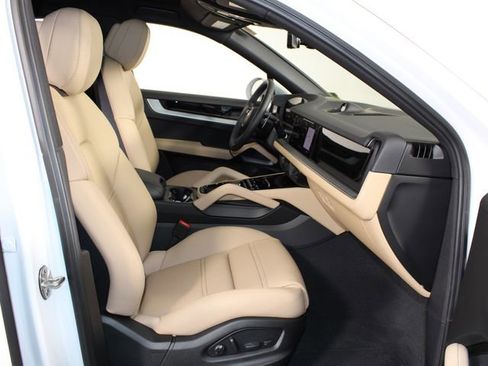 New 2026 Porsche Cayenne Coupe AWD/4WD image 26
