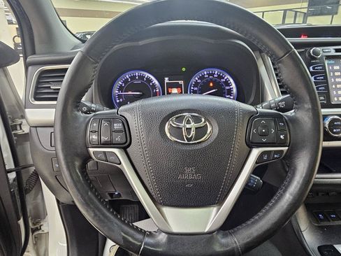 Used 2019 Toyota Highlander Limited Platinum FWD image 32