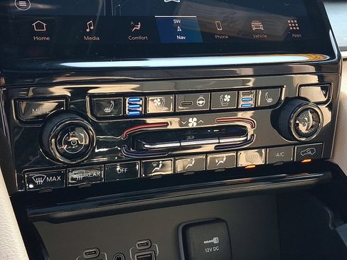 Certified 2023 Jeep Grand Cherokee L Limited w/ Luxury Tech Group II AWD/4WD image 16