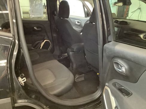 Used 2017 Jeep Renegade Latitude AWD/4WD image 19