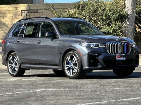 Used 2019 BMW X7 xDrive50i w/ M Sport Package AWD/4WD image 9