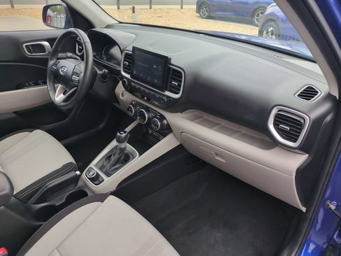 Used 2025 Hyundai Venue SEL FWD image 30