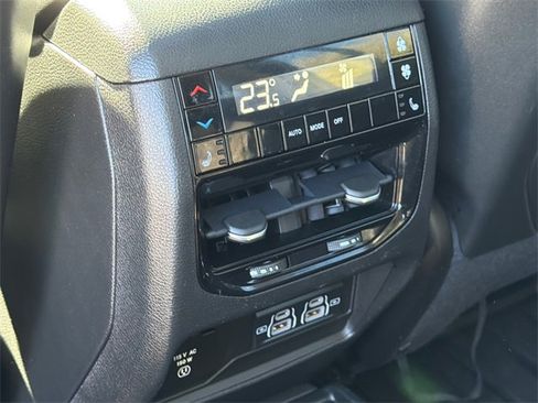 Used 2022 Jeep Grand Cherokee L Limited image 17