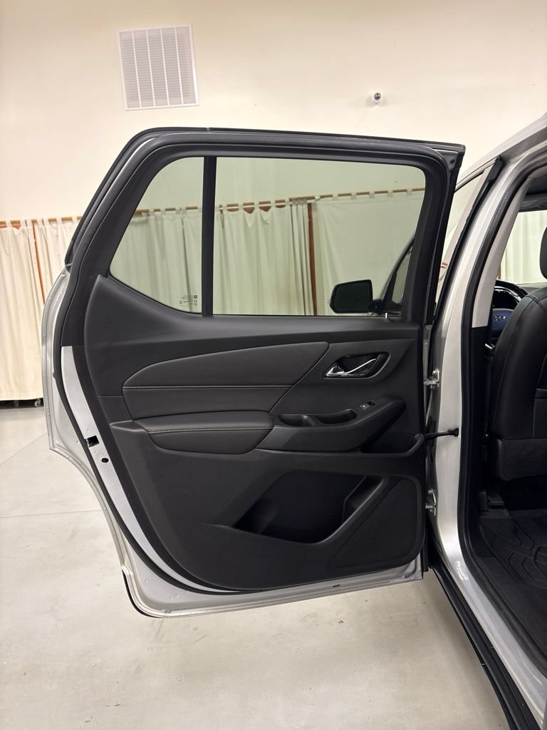 Used 2020 Chevrolet Traverse RS FWD image 23