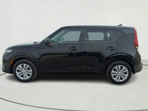 Used 2022 Kia Soul LX FWD image 4