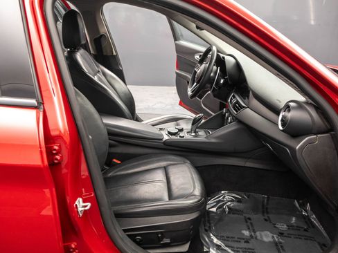 Used 2017 Alfa Romeo Giulia AWD w/ Sport Appearance Package image 39