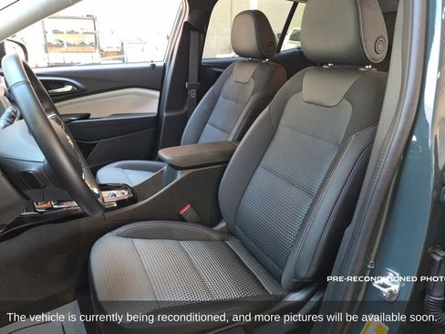 Used 2026 Chevrolet Trax LT w/ Sunroof Package FWD image 11