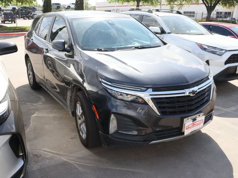 Used 2022 Chevrolet Equinox LT image 2