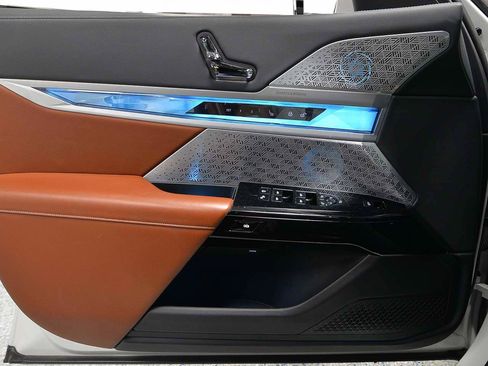 Certified 2023 BMW 760i xDrive w/ Executive Package image 6