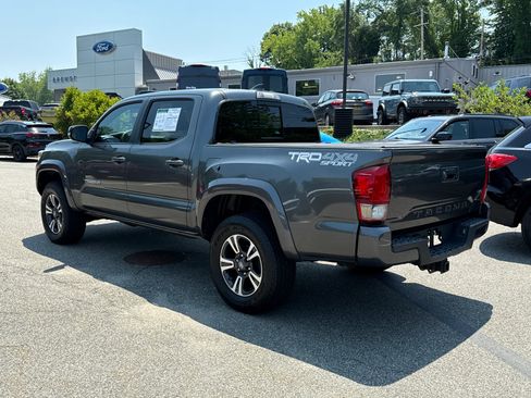 Used 2017 Toyota Tacoma TRD Sport w/ Tow Package (A/T) AWD/4WD image 6