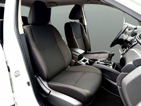 Used 2021 Nissan Rogue Sport S image 10