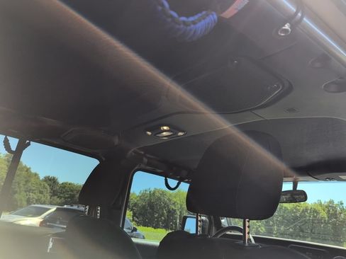 Used 2019 Jeep Wrangler Unlimited Sahara AWD/4WD image 40