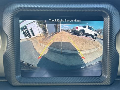 Used 2023 Jeep Wrangler Unlimited w/ Sun & Screen Package image 33