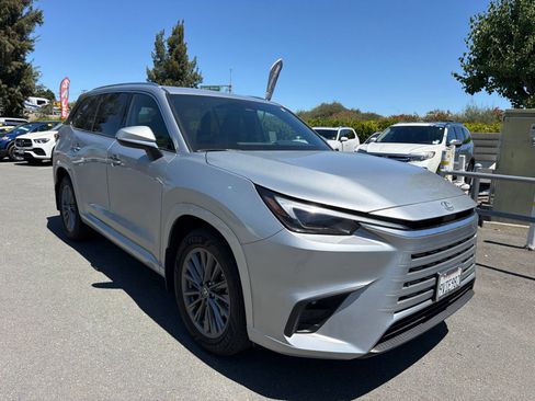 Used 2025 Lexus TX 350 AWD image 2