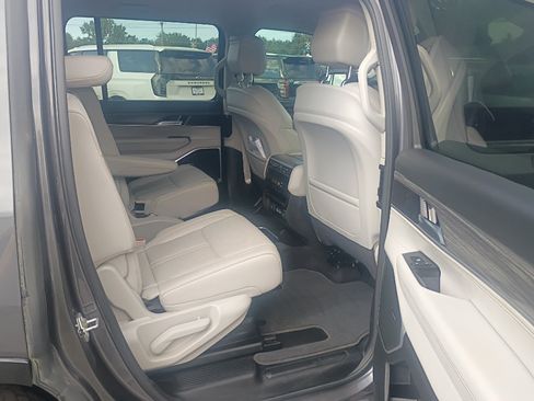 Used 2023 Jeep Wagoneer Series II w/ Flexible Seating Group AWD/4WD image 13