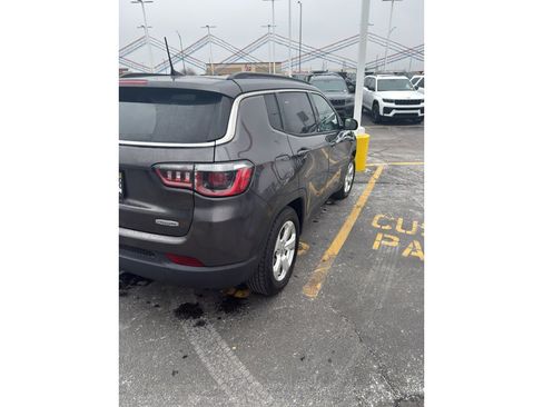 Used 2019 Jeep Compass Latitude image 4