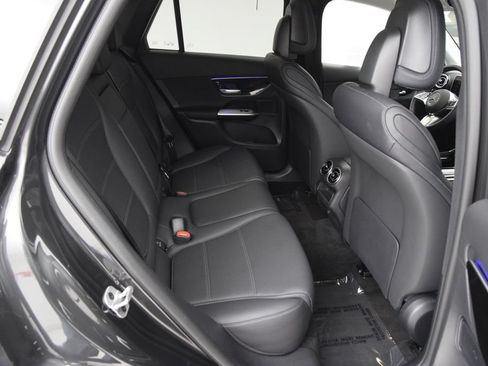 Used 2025 Mercedes-Benz GLC 350e 4MATIC image 17