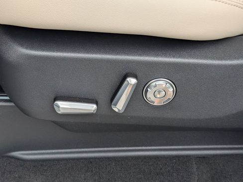 New 2027 Lincoln Navigator Premiere RWD image 21