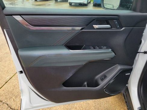 Used 2024 GMC Acadia AT4 w/ Super Cruise Package image 25