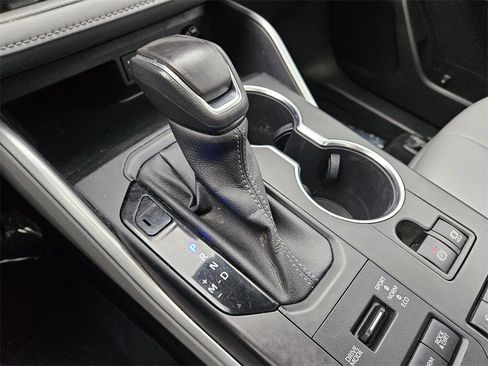 Used 2022 Toyota Highlander XLE image 27