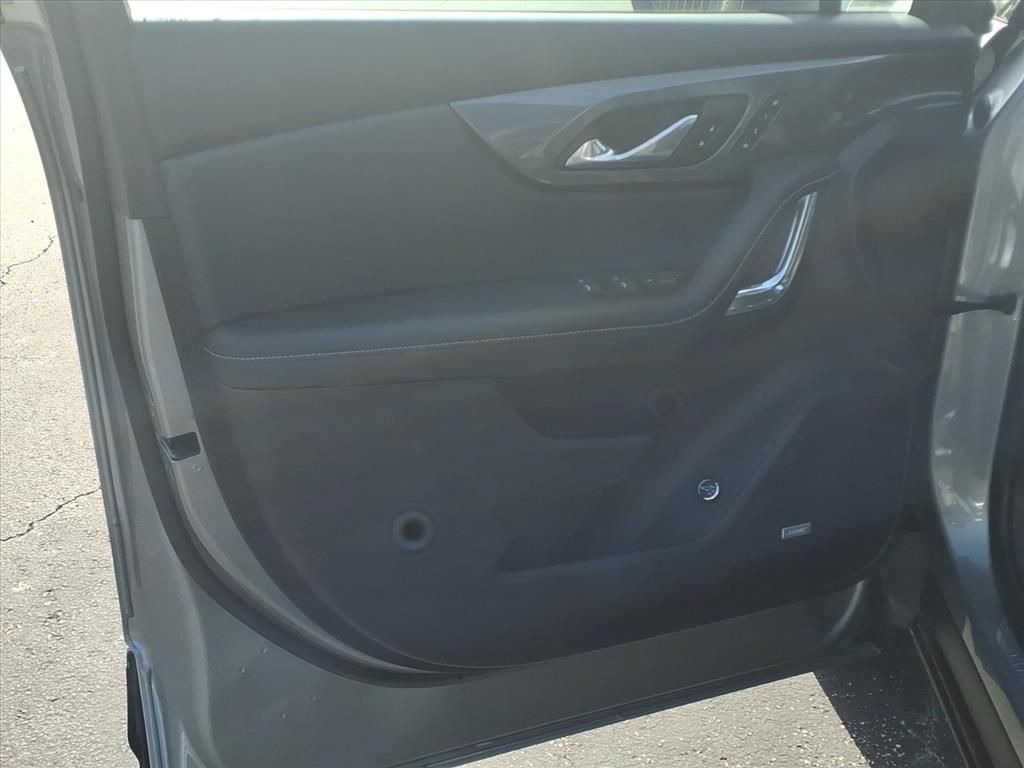Used 2023 Chevrolet Blazer RS w/ Driver Confidence II Package FWD image 18