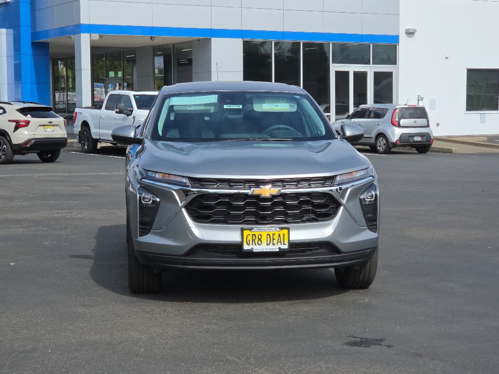 New 2026 Chevrolet Trax LS w/ LS Convenience Package FWD image 3
