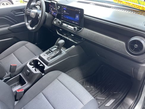 Used 2024 Chevrolet Colorado W/T RWD image 19