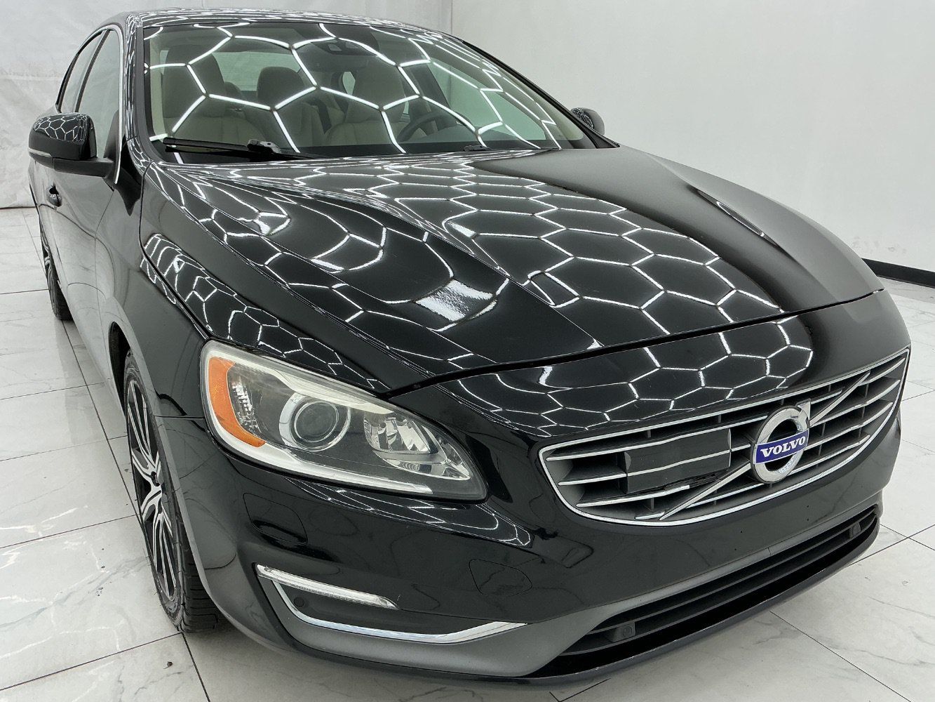 Used 2017 Volvo S60 T5 Inscription Platinum w/ Climate Package AWD/4WD image 3