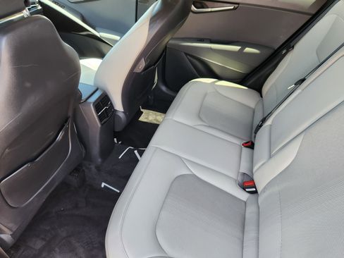 Used 2024 Kia Niro EX Touring FWD image 9