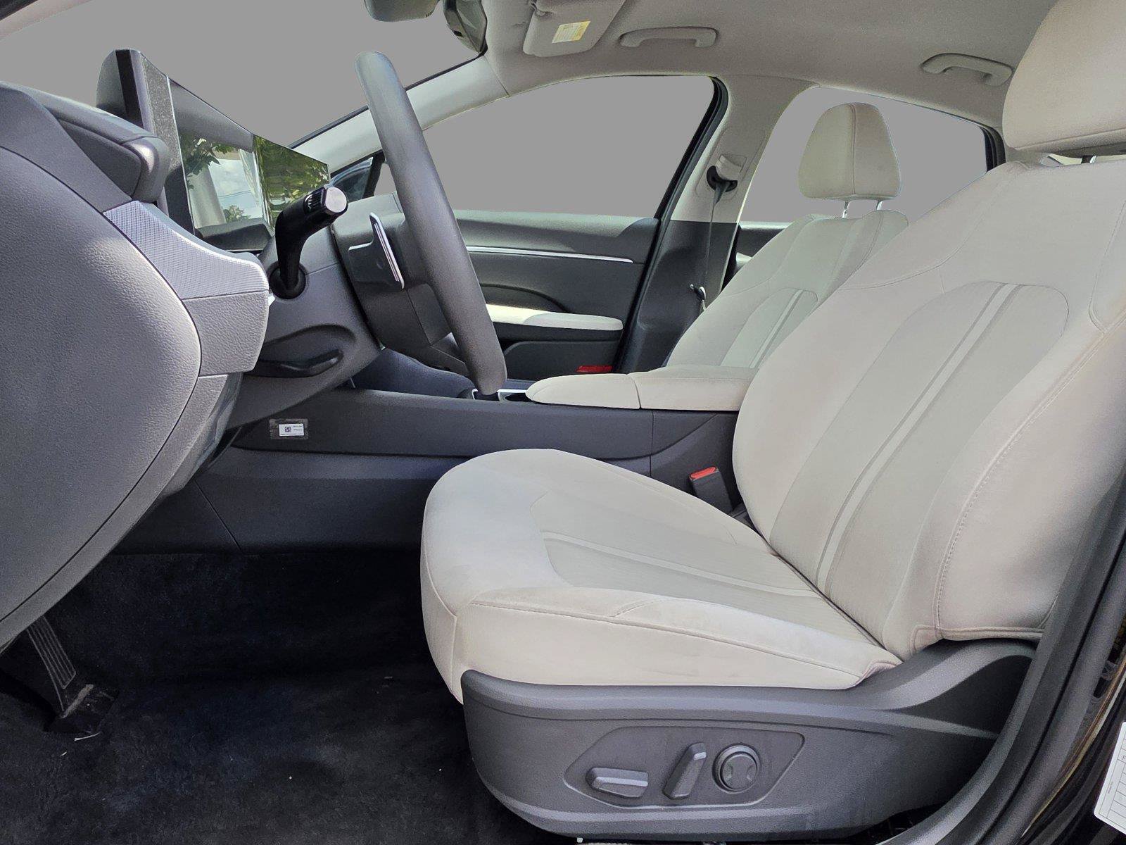 Used 2025 Hyundai Sonata SEL FWD image 12
